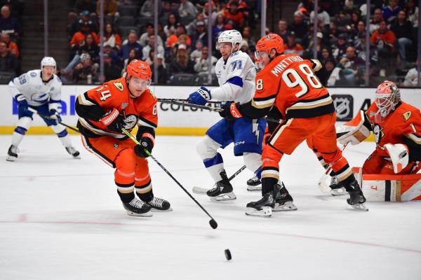 Darren Raddysh's OT goal helps Lightning beat Ducks for 5th straight W