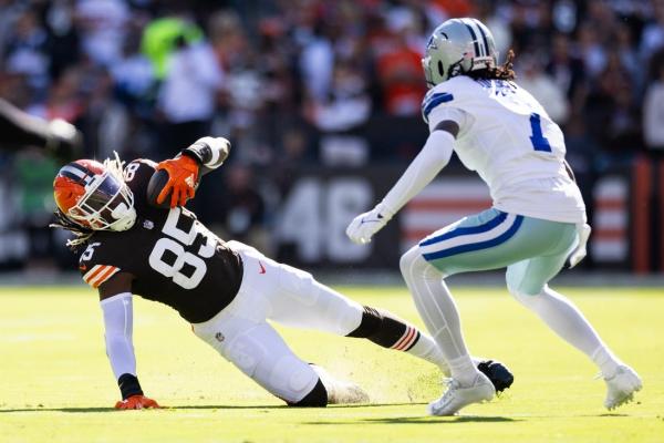 Reports: Browns TE David Njoku could have high ankle sprain thumbnail