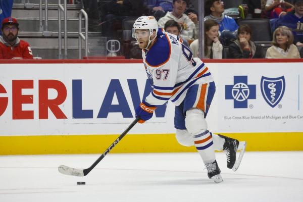 Oilers’ Connor McDavid skates for first time since injury