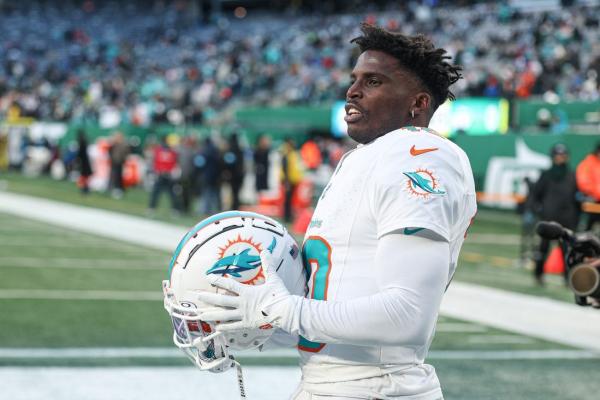 Dolphins GM says Tyreek Hill did not request trade