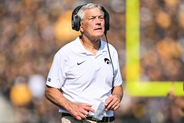 Iowa keeps mystery at quarterback ahead of clash vs. Maryland