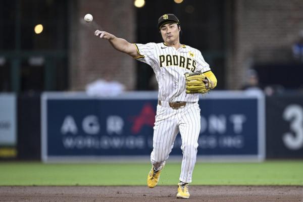 Padres SS Ha-Seong Kim declines option, will become free agent thumbnail