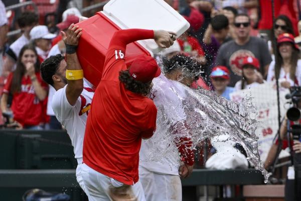 Willson Contreras’ walk-off single claims Game 1 for Cards vs. Royals