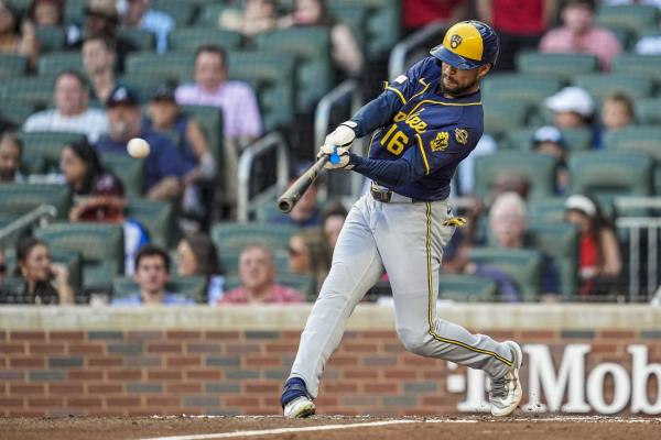 Majors-best Brewers sweep Braves, complete 6-0 trip