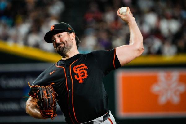 Giants’ Robbie Ray gets complete-game win over D-backs