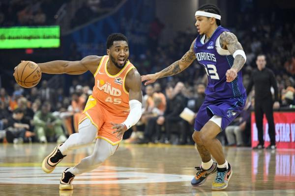 Cavs share scoring duties in victory over Hornets