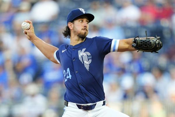 Royals outlast Red Sox in 12th for 7th straight win