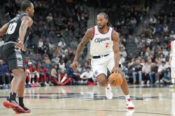 Clippers working Kawhi Leonard back into fold, visit Hornets