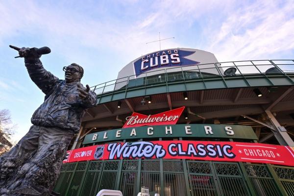 Blackhawks, Blues battle in Winter Classic at Wrigley Field