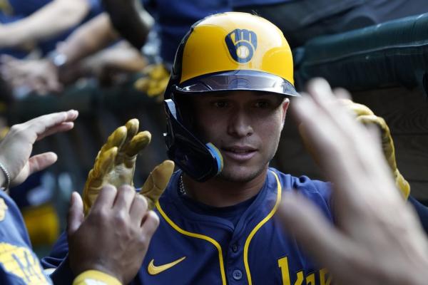 Seiya Suzuki’s 3-run homer helps Cubs get by Brewers