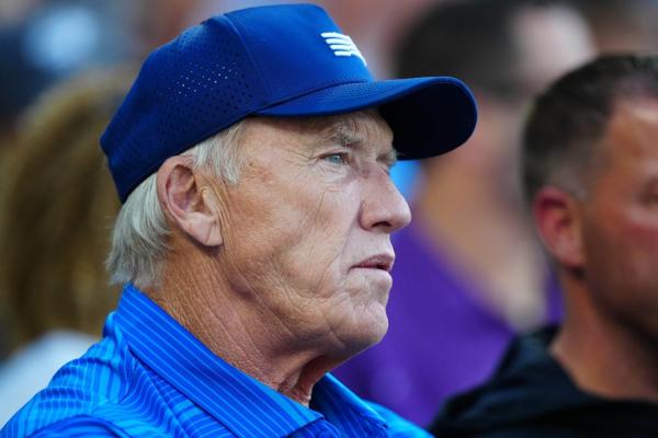 Report: John Elway driving golf cart when friend injured