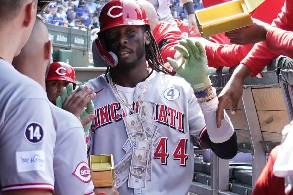 Reds’ Elly De La Cruz honors sister, homers a day after her death