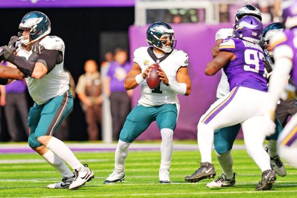 Jalen Hurts throws for 3 TDs, perfect rating as Eagles outlast Vikings