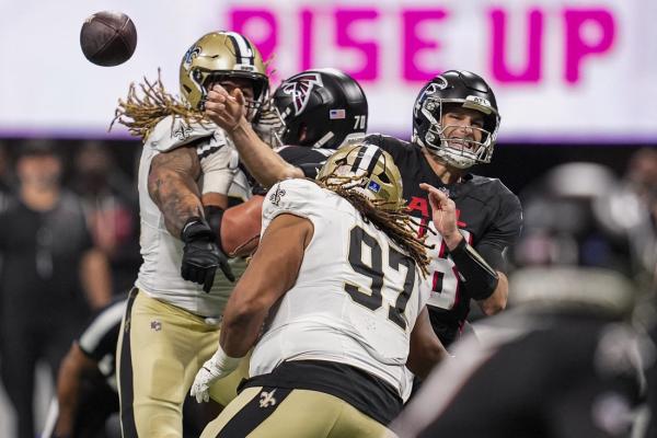 Falcons edge Saints to give Panthers NFC South title