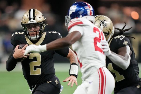 Saints force five turnovers, record first win of season vs. Giants