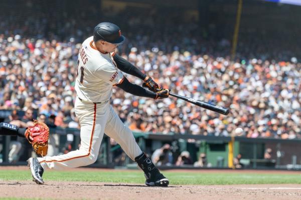 Wilmer Flores, Giants eke out win over Guardians
