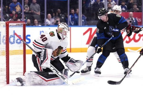 Auston Matthews gets Leafs going in win over Blackhawks