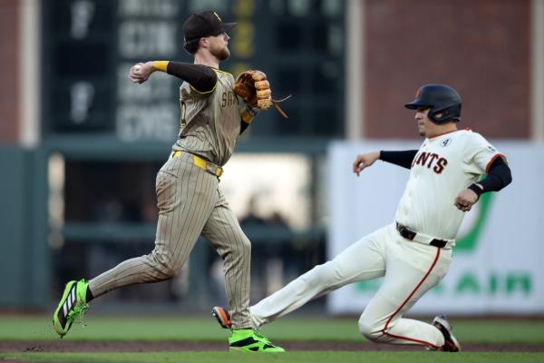 Padres get small-ball run in 10th, edge Giants 1-0
