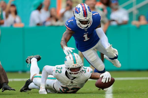 DeâVon Achane runs wild as Dolphins emphatically solve Bills