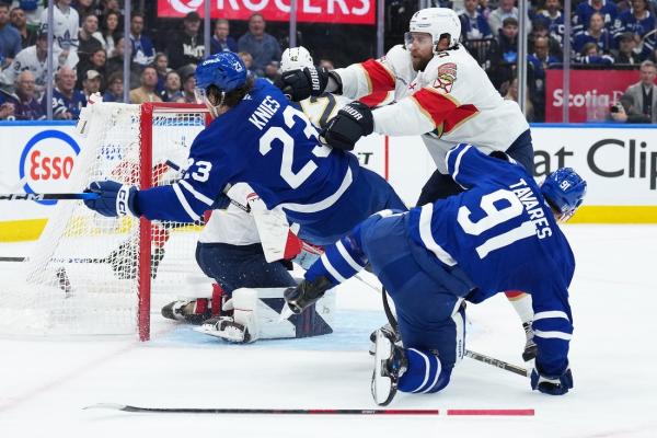 Leafs break tie in 3rd, take 2-0 series lead vs. Panthers