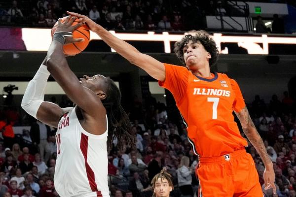 Illinois, No. 19 Arkansas intersect in KC Thanksgiving showcase