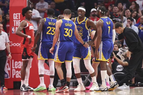 Jimmy Butler's Game 3 status uncertain as Warriors prepare to host Rockets thumbnail