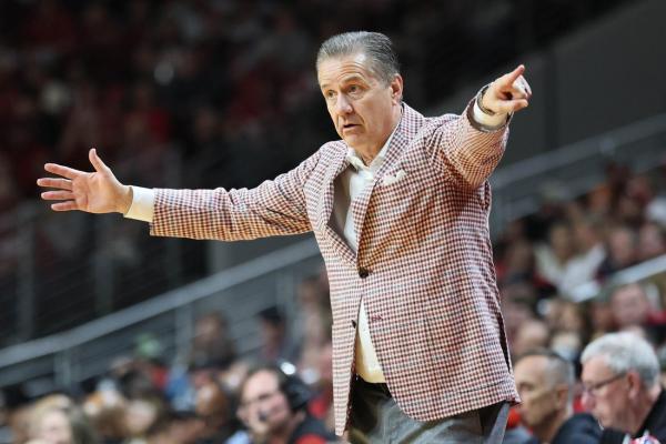 No. 17 Arkansas takes over late to top No. 16 Texas Tech