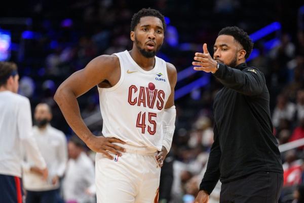 Report: Suns narrow coaching search to 2 Cavs assistants