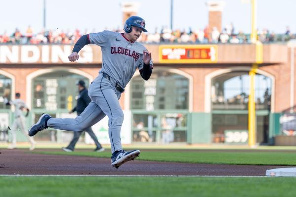 Daniel Schneemann's 3-run homer leads Guardians past Giants thumbnail