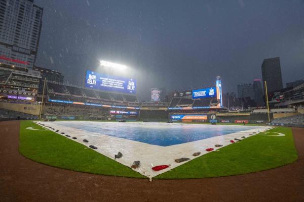 Guardians-Twins suspended due to rain, will resume Tuesday