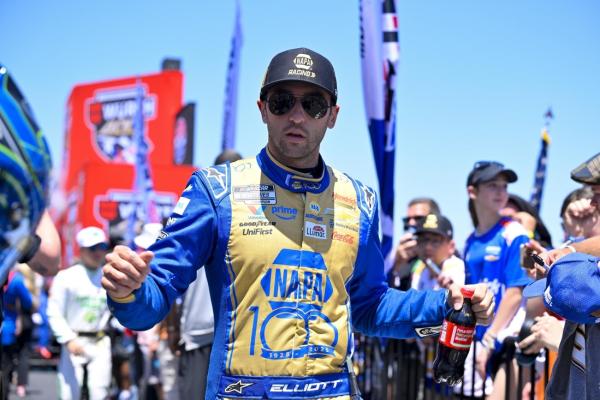 Chase Elliott gets by Brad Keselowski to capture Atlanta race