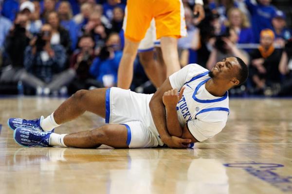 Kentucky G Lamont Butler leaves game vs. Tennessee with injury