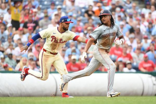 Late surge helps Nationals salvage series finale vs. Phillies thumbnail