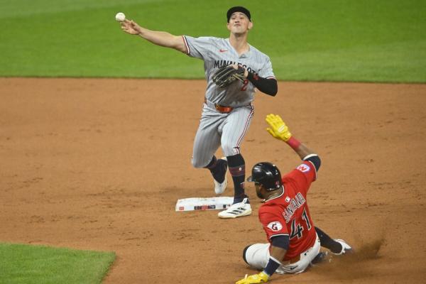 Kyle Manzardo’s walk-off homer lifts Guardians over Twins