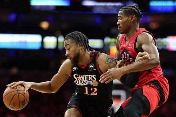 76ers overcome slow start to end Raptorsâ win streak