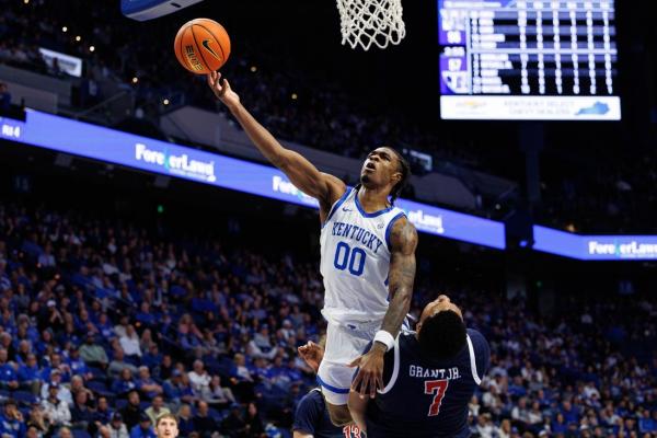 No. 8 Kentucky breaks away from Western Ky. to improve to 6-0