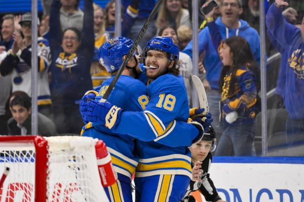 Blues continue hot streak with win over Blackhawks