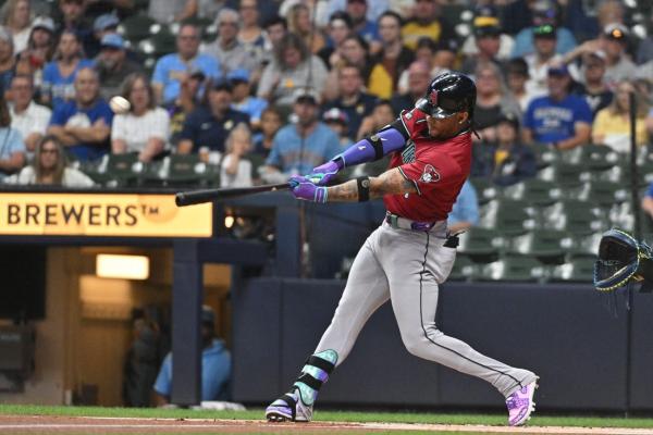 Diamondbacks top Brewers to keep pace in wild-card race