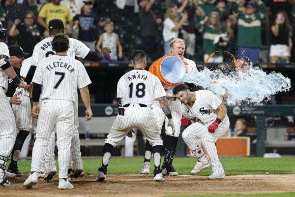 MLB roundup: White Sox end record home skid on walk-off HR thumbnail