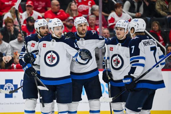 NHL roundup: Jets get back on track vs. Red Wings