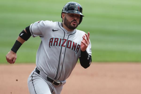 Report: No breaks for D-backs 3B Eugenio Suarez (finger)