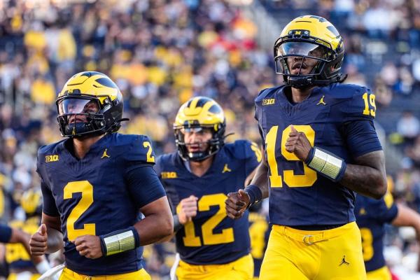 No. 15 Michigan visits No. 18 Oklahoma in rare blueblood clash