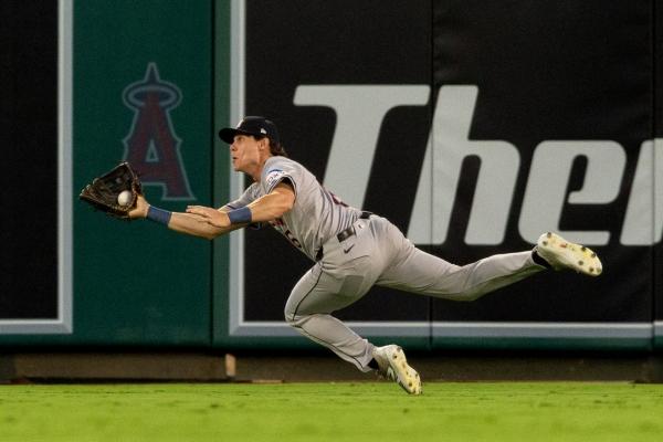 Justin Verlander gets back in win column as Astros edge Angels thumbnail