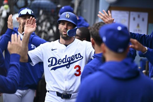 Angels sign veteran utility player Chris Taylor to 1-year deal