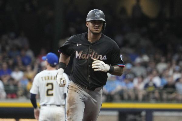 Reds acquire OF Dane Myers from Marlins