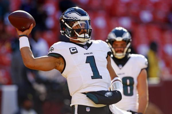 Eagles QB Jalen Hurts clears protocol, will start vs. Packers