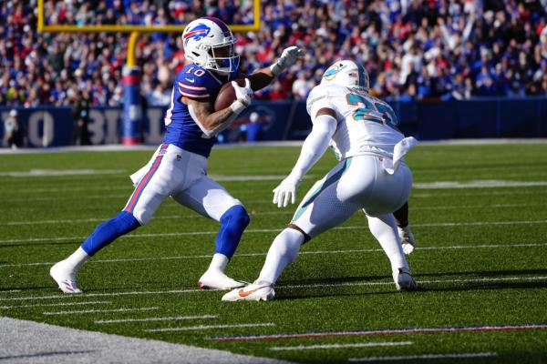 Tyler Bass connects from 61, Bills edge Dolphins