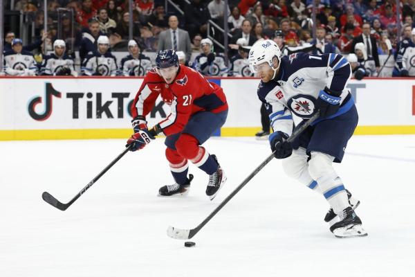 Alex Ovechkin scores as Capitals hold off Jets