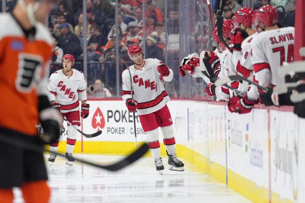 Hurricanes shut out Flyers, extend winning streak to seven