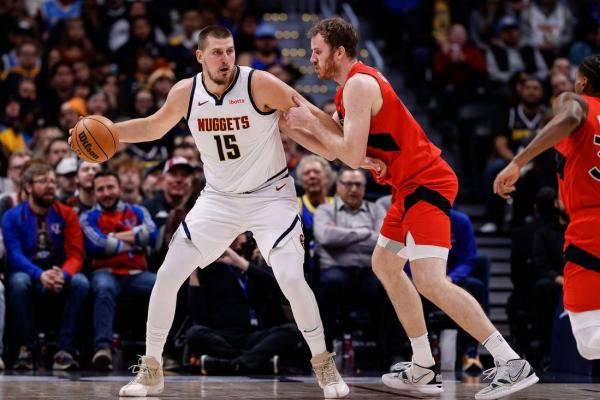 Nikola Jokic's big night helps Nuggets edge Raptors again thumbnail